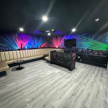 Penthouse Apartment, Sleeps 21 With Terrace Ливърпул Екстериор снимка